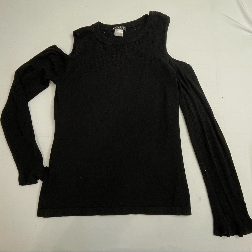 VENUS Off-the-Shoulder Black‎ Sweater